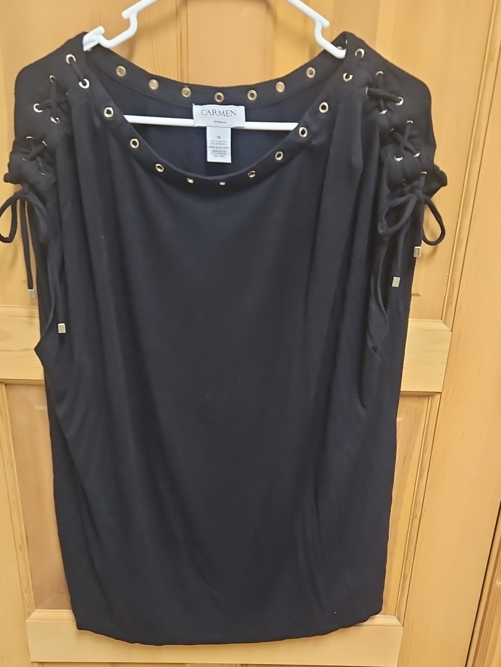 Carmen Marc Valvo Black Knit Lace-Up Sleeve Top With Gold Grommets Size 1X
